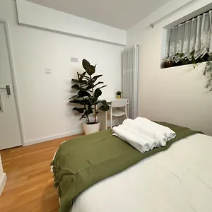 Apartment Luxury 2 Bhk In Canary Wharf, London